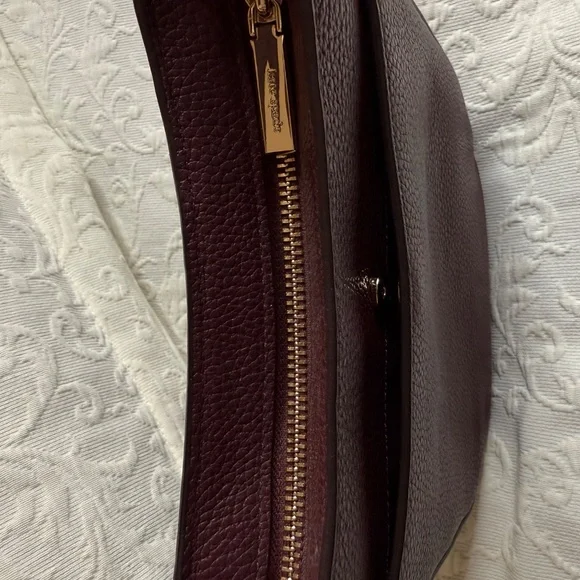 Elegant Kate Spade New York Crossbody Bag - Rich Merlot color, Pebbled Leather. - Picture 6 of 10